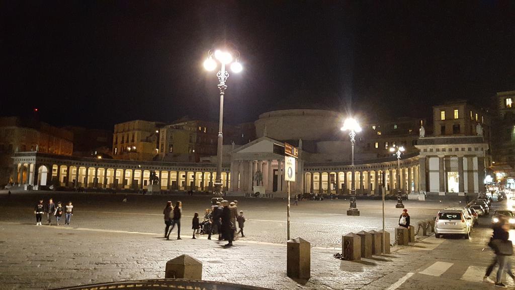 B&B Carolina Plebiscito R. Napoli Dış mekan fotoğraf