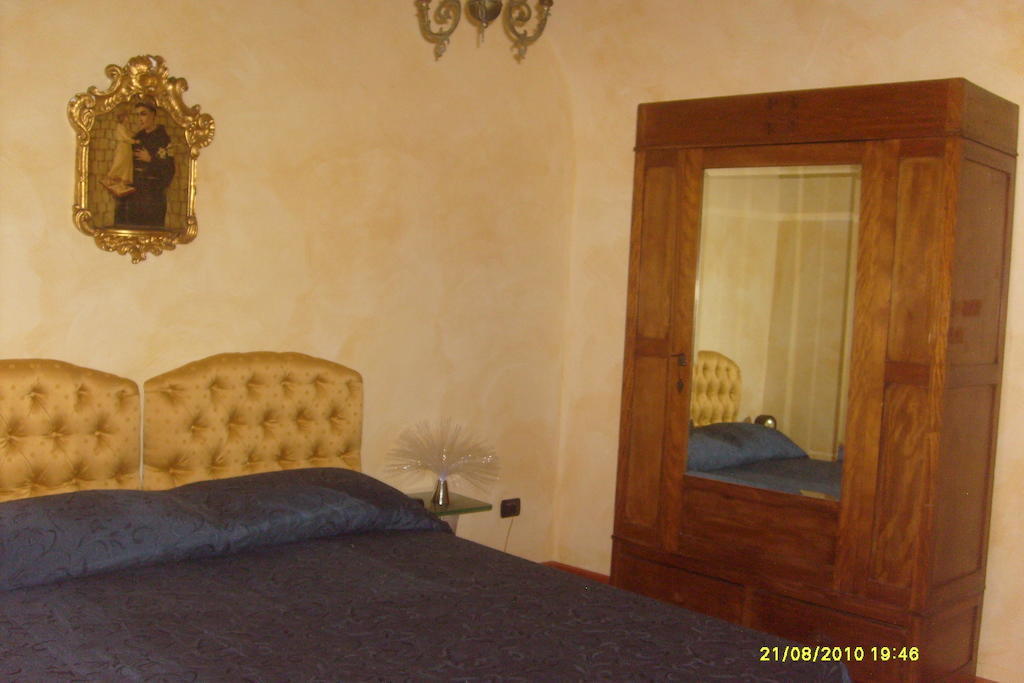 B&B Carolina Plebiscito R. Napoli Oda fotoğraf