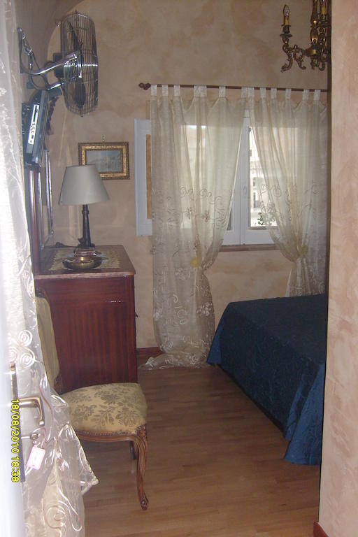B&B Carolina Plebiscito R. Napoli Oda fotoğraf