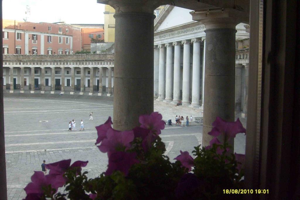 B&B Carolina Plebiscito R. Napoli Dış mekan fotoğraf