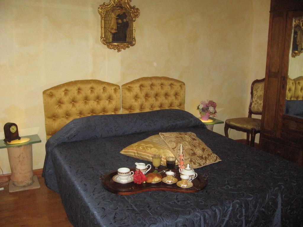 B&B Carolina Plebiscito R. Napoli Oda fotoğraf